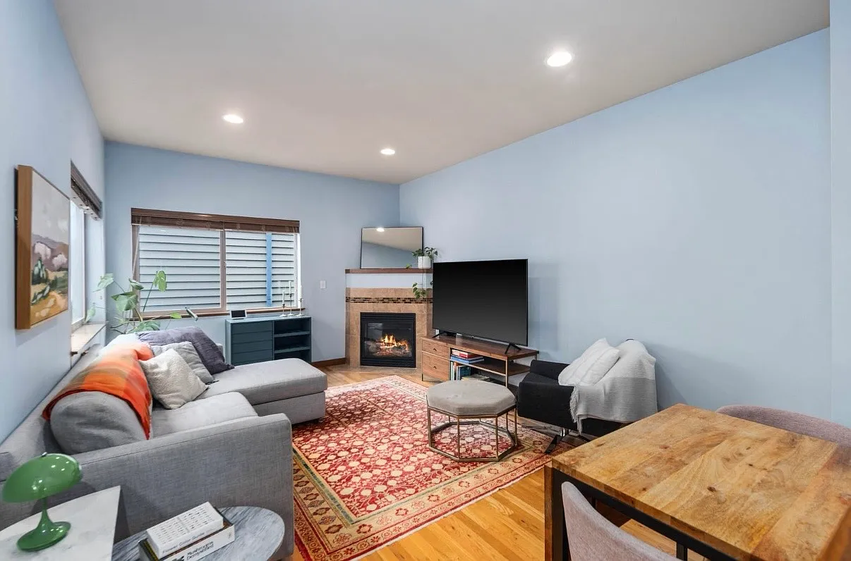 3 bed, 1342 sqft, $3,500 — Photo 2