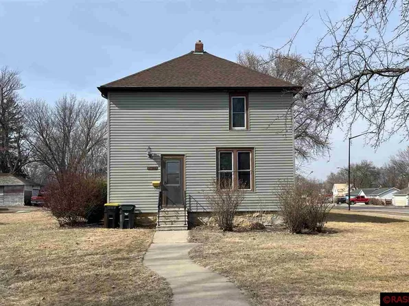 704 10th St S, Saint James, MN 56081