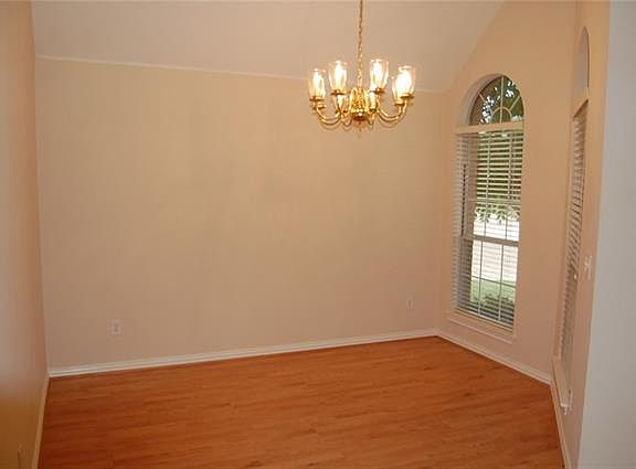 3rd image of 5925 Mockingbird Ln