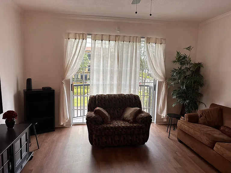 117 S Sherrill St — Photo 3