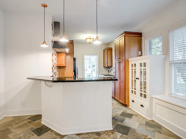 6210 Victor St — Photo 11