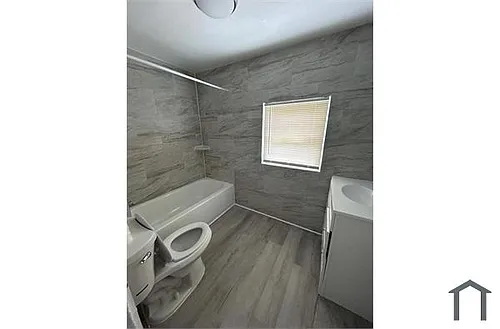 28 Fegan St Photo 1