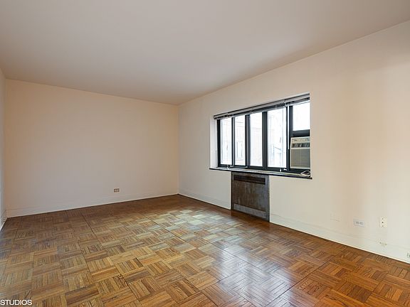 4th image of 5040 N Marine Dr APT D2