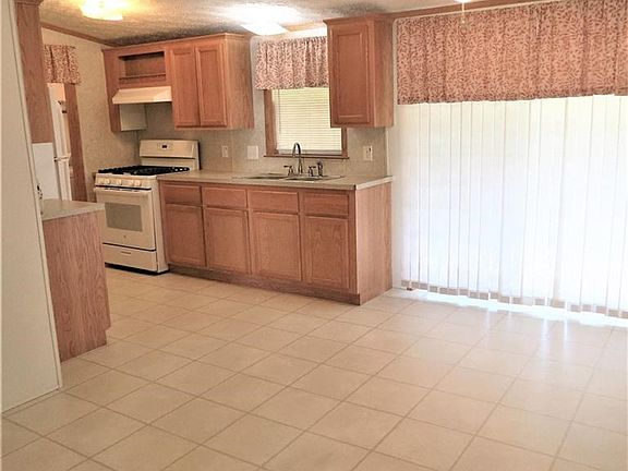 4th image of 1048 S Park Dr