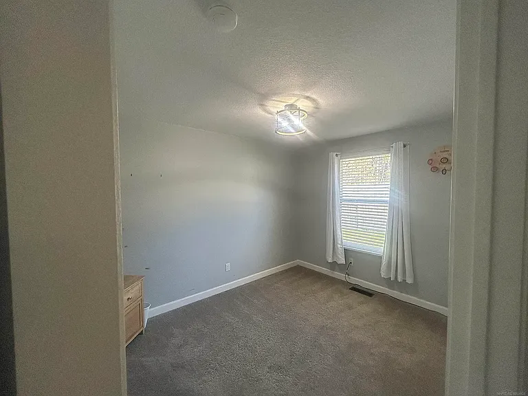 1012 Owosso Dr — Photo 5