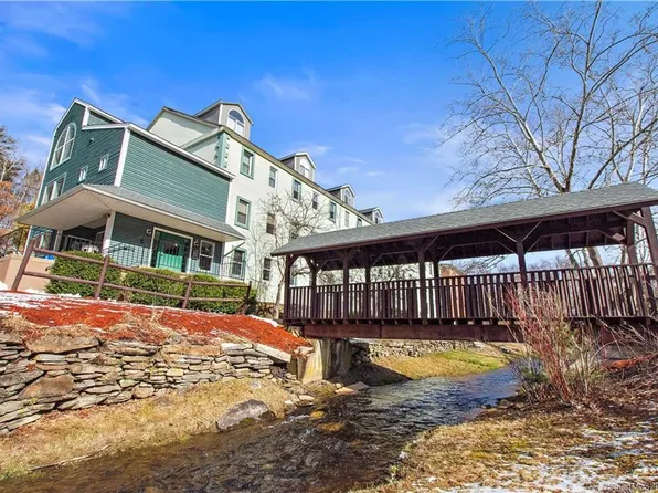 301 Whetstone Mills #301, Killingly, CT 06241