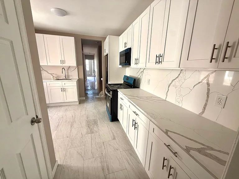 65 Hopkins Ave — Photo 7