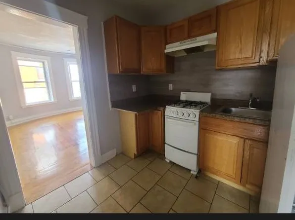 218 West St, Bristol, CT