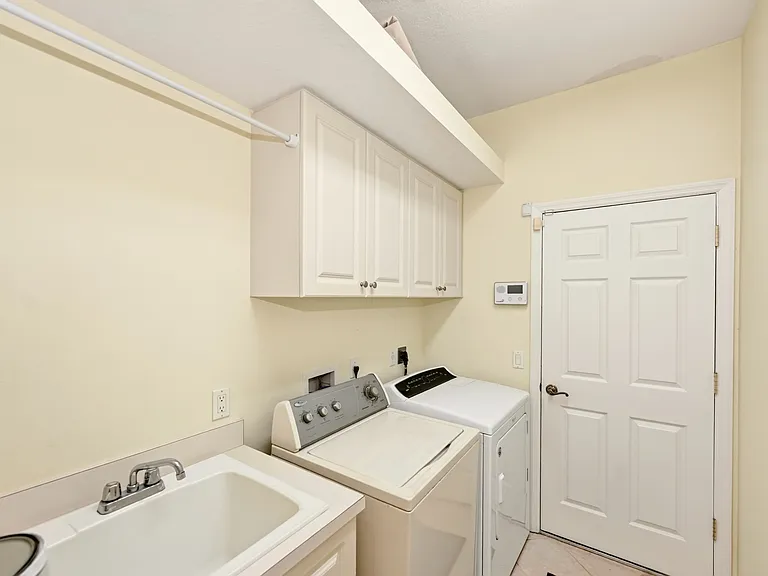 8003 Spring Marsh Dr — Photo 37