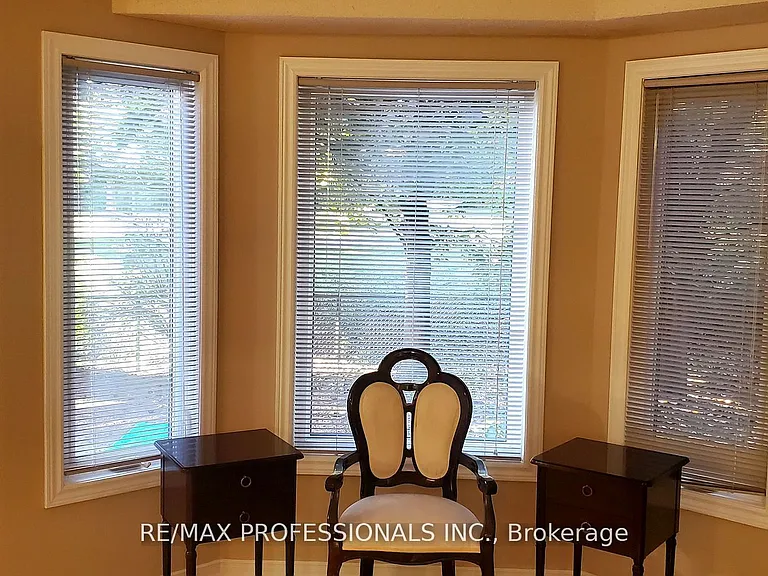 2545 Addingham Cres — Photo 9