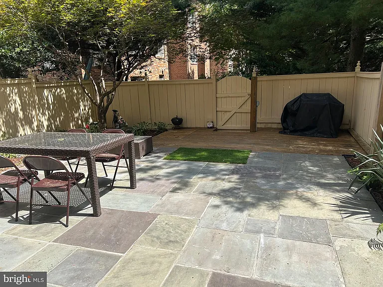 5916 Dorchester Way — Photo 29