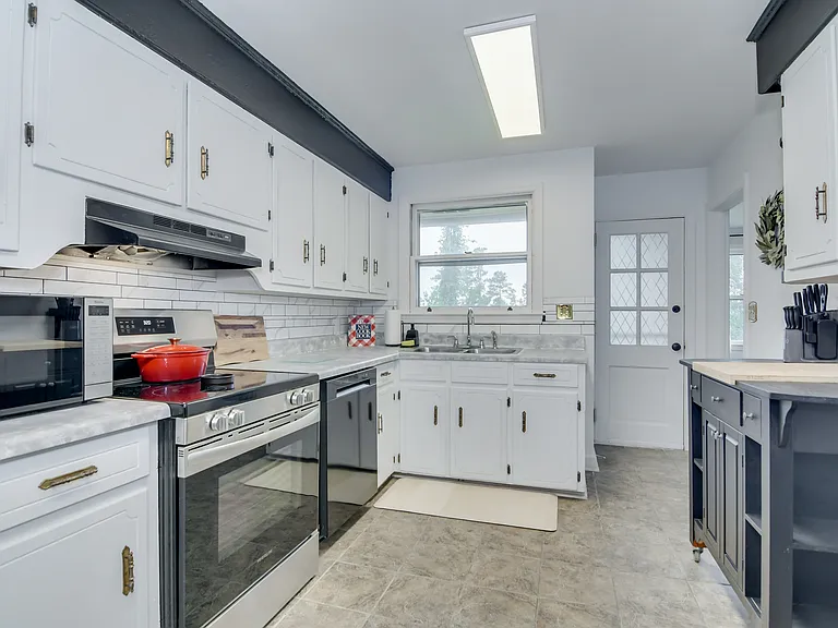 822 W Woodlawn Ave — Photo 12