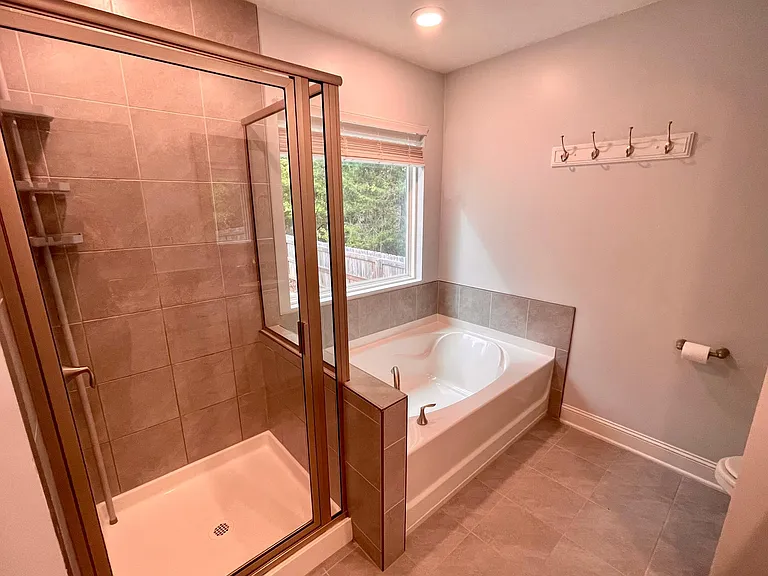 411 Lionel St — Photo 19