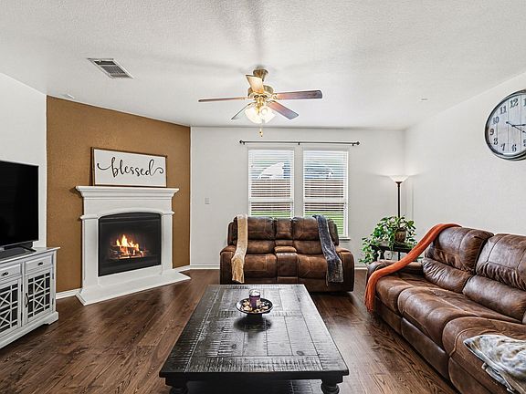 2nd image of 820 Lake Sierra Way