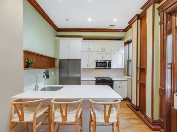 697 Jefferson Avenue image 5 of 22