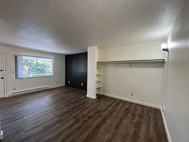 Studio West Apartments — Photo 25