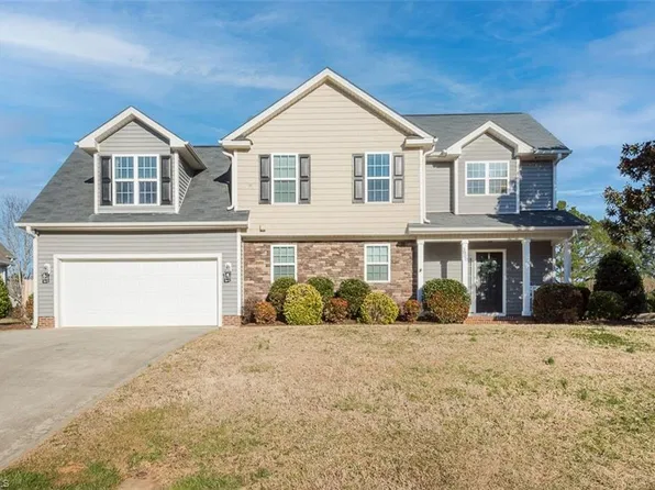 3800 Long Meadow Dr, Mebane, NC 27302
