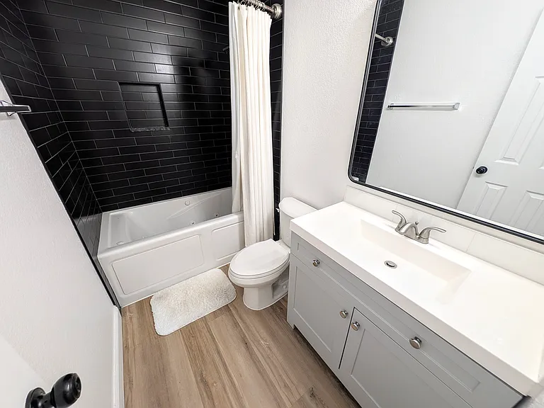 705 N Himes Ave — Photo 22