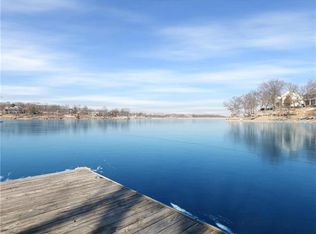 198 NE Bayview Dr, Lees Summit, MO 64064
