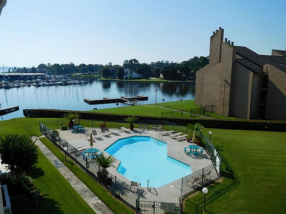 1st image of 12800 Melville Dr #307