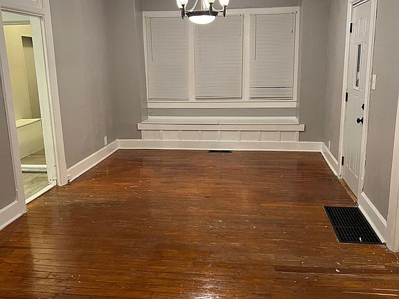 5th image of 614 E College St