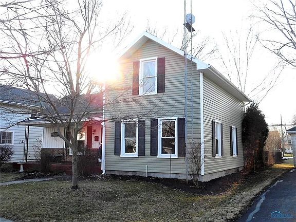 3rd image of 920 Washington St