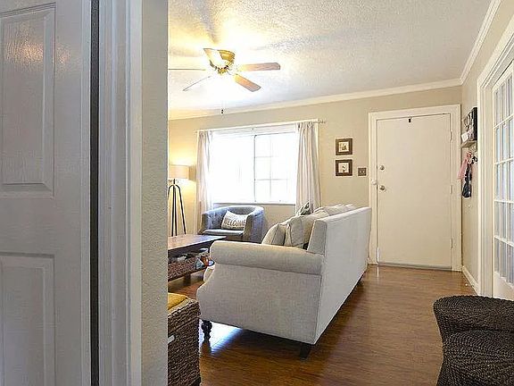 4th image of 3833 Vinton Ave