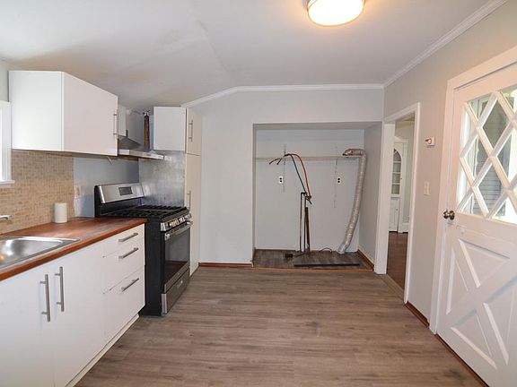 3rd image of 13 Lincoln St