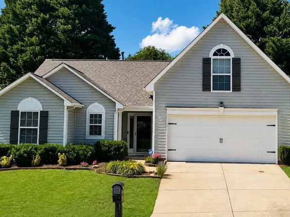 106 Stockbridge Dr, Greer, SC 29650