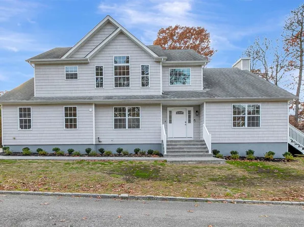 10 Grand Avenue, Yaphank, NY 11980