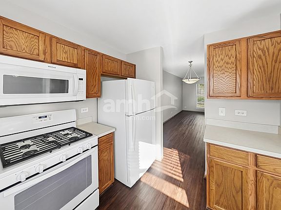 3rd image of 3304 Allen St