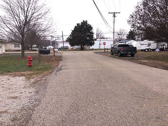 5th image of 32 Crystal Dr