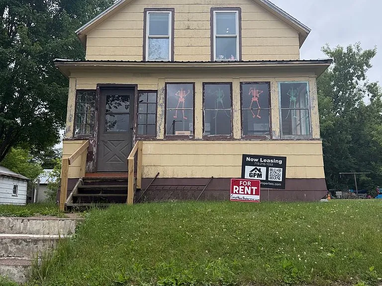814 Lake Ave E — Photo 1