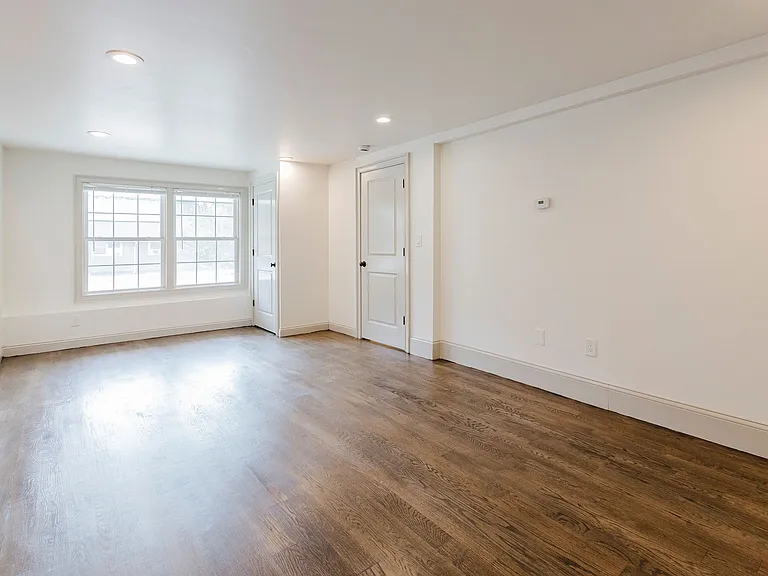 2599 Washington St — Photo 8