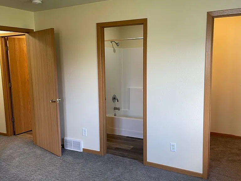 1424 E Redwood Blvd — Photo 13