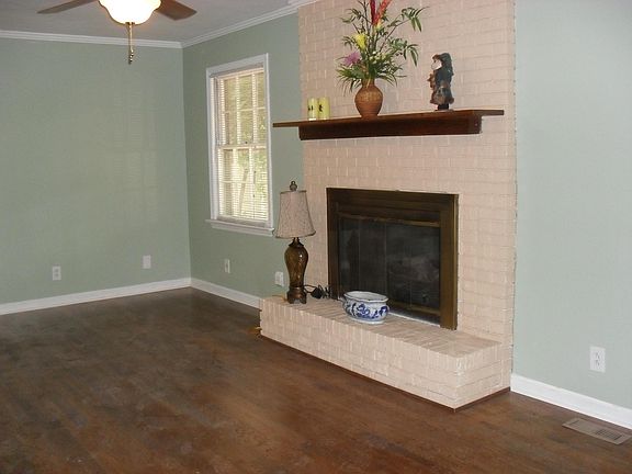 2nd image of 2305 Caroline Dr