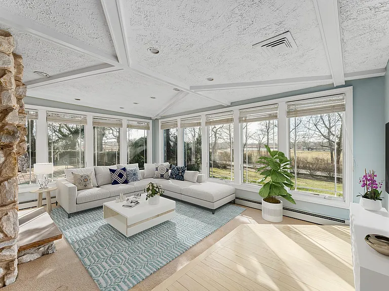 803 Barberry Ln — Photo 8
