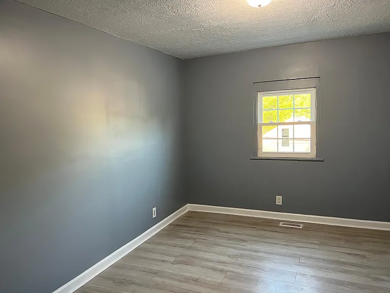 500 Beecher St #1 — Photo 10