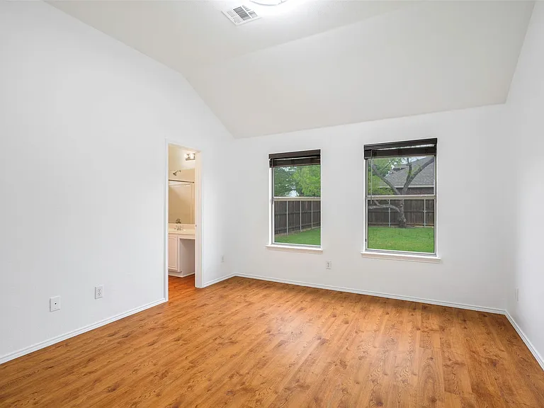 1001 Campbell Dr — Photo 7