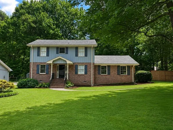 4056 White Oak Ln SW, Lilburn, GA 30047