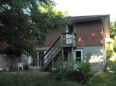 2nd image of 1110 Oak St