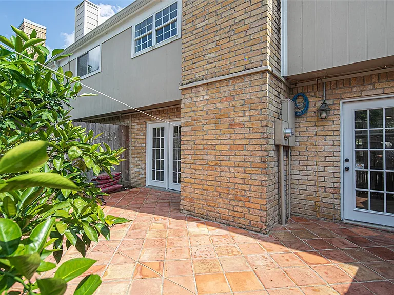 1573 W Sam Houston Pkwy S — Photo 21
