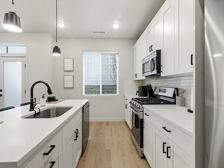 1125 N Clifton Dr — Photo 11
