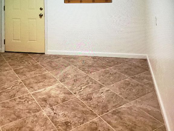 3rd image of 910 W Calle Aragon