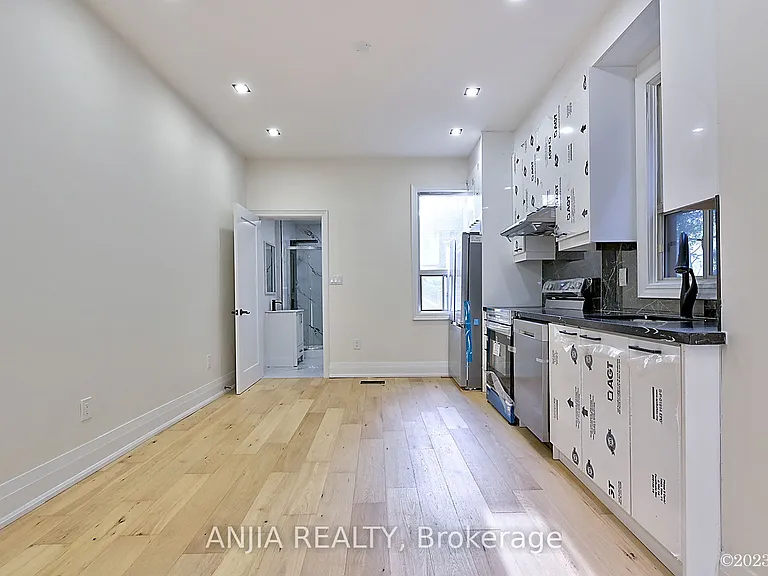 36 Gough Ave #UPPER — Photo 5