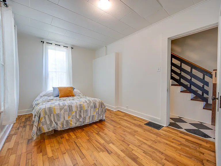 1725 Barker Ave — Photo 14