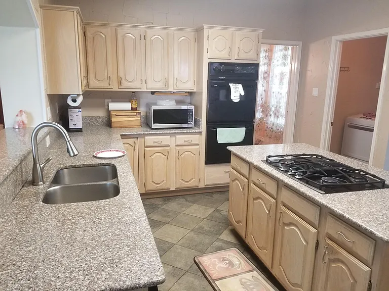 1612 Blackstone Dr — Photo 6