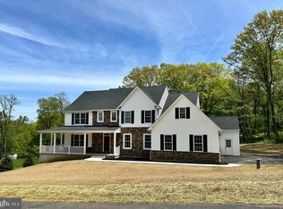 2021 Mountain Hill Ln, Hellertown, PA 18055