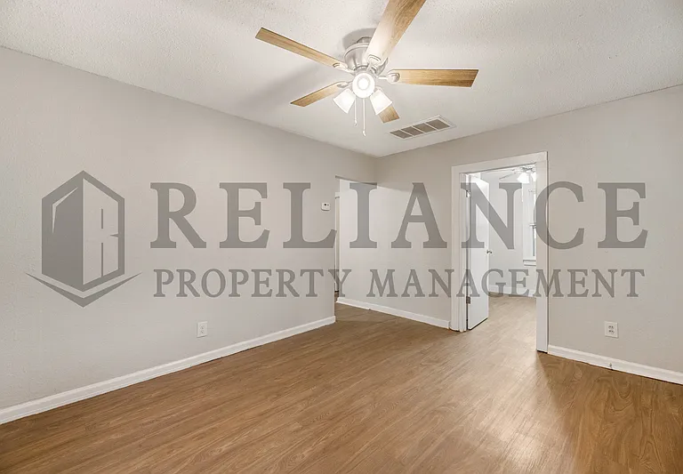 1501 S Walnut St — Photo 12