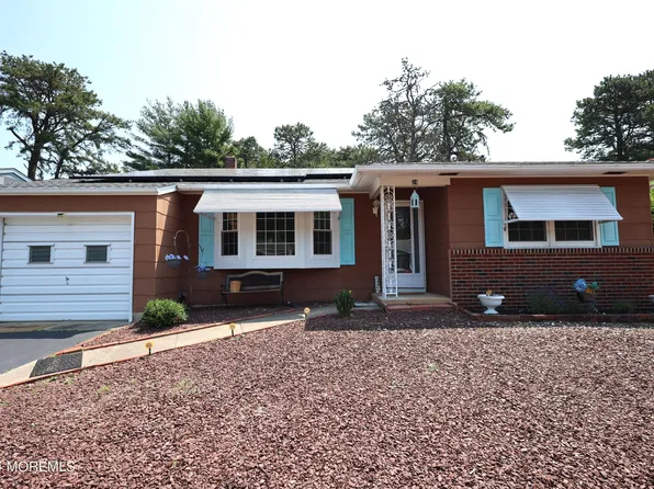 24 Zeeland Drive, Toms River, NJ 08757
